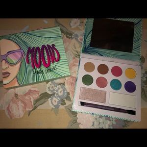 Moods Eyeshadow & Highlighter Palette